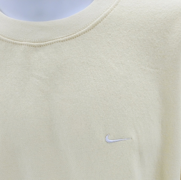 Nike Solo Swoosh Fleece Crew Loose Fit Sweatshirt - Picture 3 of 11